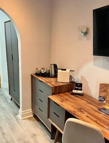 The Hillcrest Hotel Widnes 3*,